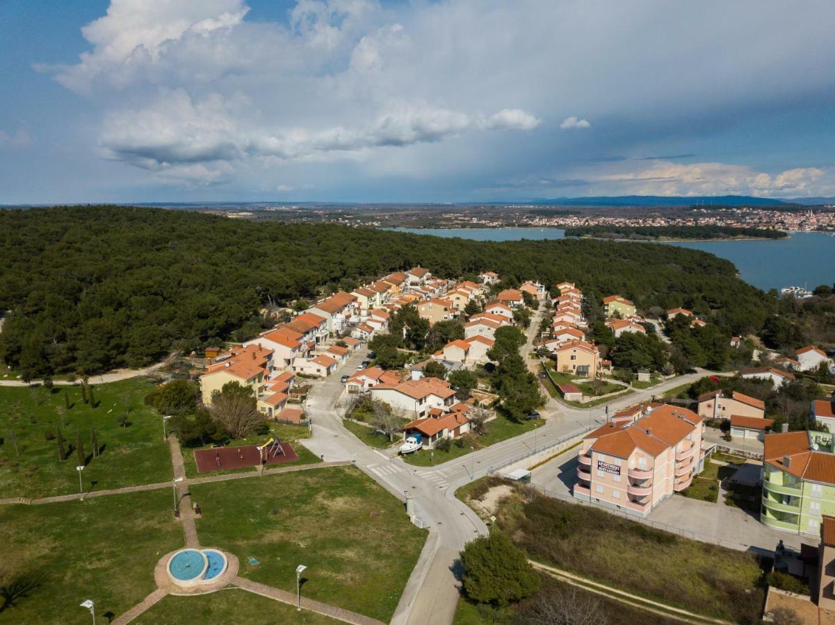 Apartment Lavanda Premantura Buitenkant foto